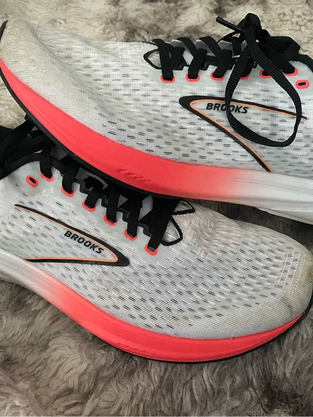 Brooks Hyperion - Men’s size 10.5 - White and Coral Road Running Shoes